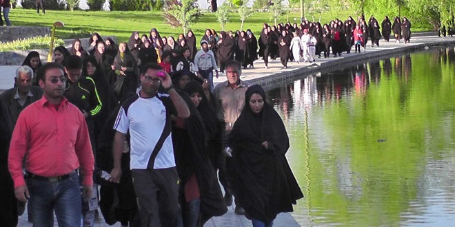 اولین همایش پیاده روی خانوادگی کارکنان وزارت صنعت، معدن وتجارت به مناسبت فرارسیدن هفته دولت