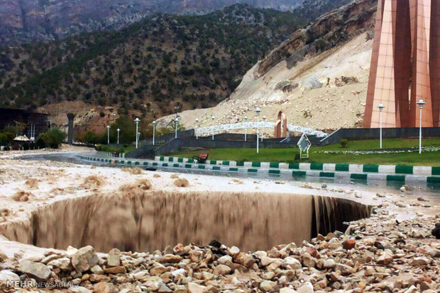 کمک نقدی و غیر نقدی به مردم سیل زده ایلام