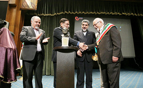 استقلال ملی در گرو رشد صنایع کشور