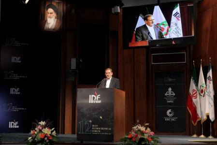اقتصاد مقاومتی باید در صنعت پتروشیمی متبلور شود / اشتغال زایی، ایجاد رفاه و افزایش اقتدار اقتصادی از اولویت کاری دولت