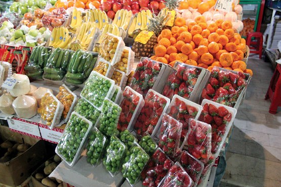میوه‌های قاچاق از گمرک وارد می‌شود
