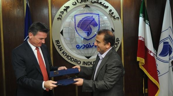 تفاهمنامه ایرانخودرو با دایملر آلمان/ بنز با دست پر به ایران بازگشتد