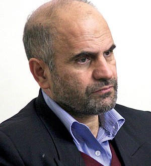 مومنی: دولت سند توسعه دیگری ارایه کند!