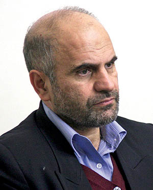 مومنی: دولت سند توسعه دیگری ارایه کند!