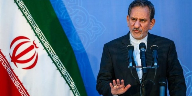 حاشیه جالب افتتاحیه نمایشگاه ایرانپلاست/ تولیدکنندهای که همراه جهانگیری بهروی سن آمد