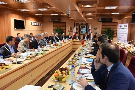 رفع موانع گمرکی برای تحقق تجارت ۳۰ میلیارد دلاری