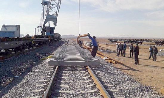 قطار برقی اینچه‌برون روی ریل «روبل»‌