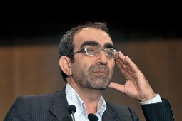 شاکری: در کتابم مدل مطلوبی برای اقتصاد ایران ارائه دادم/ کیفیت نقدینگی مهم‌تر از کمیت آن است