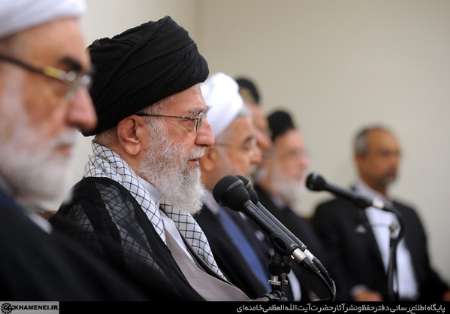 رهبر انقلاب در دیدار رئیس جمهور و اعضای هیأت دولت تبیین کردند : هفت اولویت و سرفصل مهم برای دولت/ اقتصاد مسئله اول کشور است