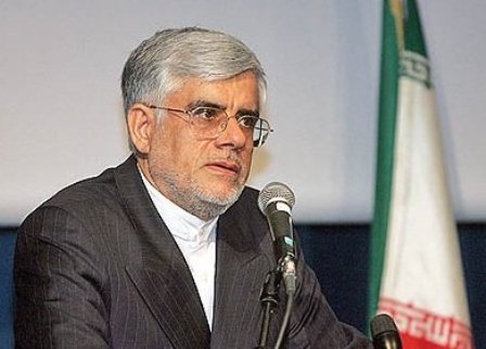 عارف: نرخ پایین بهره وری و هزینه های بالا از موانع رشد تولید در کشور است