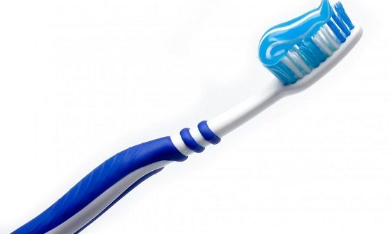 با این کارها مسواک خود را عاری از باکتری کنید!