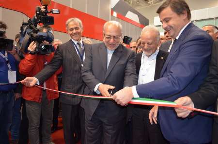 نمایشگاه اختصاصی ایران در ایتالیا با حضور وزیر صنعت افتتاح شد