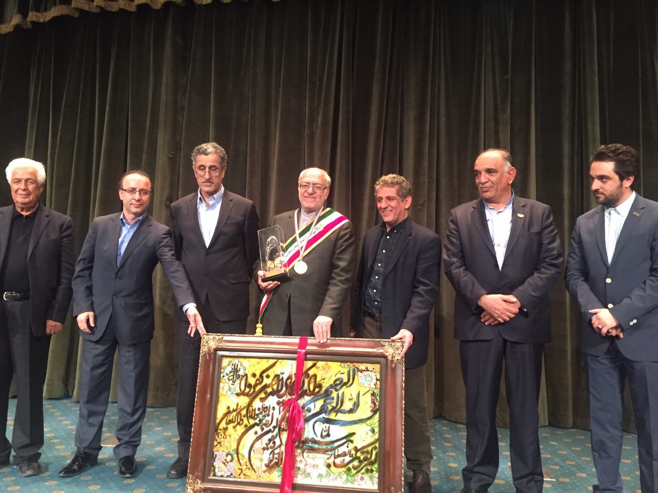در دهمین جشنواره ملی مدیران و تولیدکنندگان جوان : مدیران جوان معرفی و از چهره های ماندگار تجلیل  گردید.