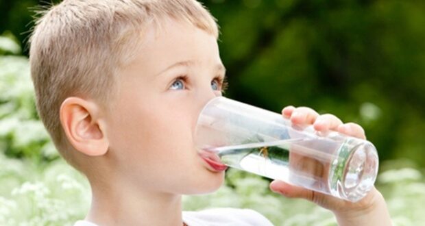 آیا نوشیدن یک لیوان آب در صبح زود خوب است؟