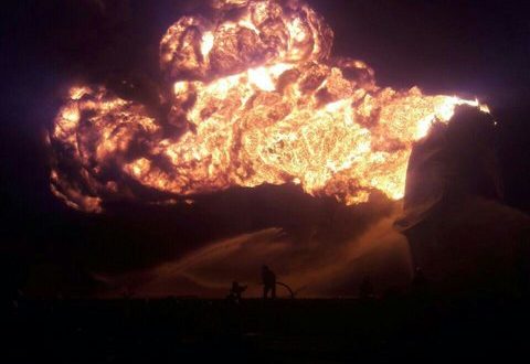 بخش عمده نفت یکی از پالایشگاههای تهران در آتش سوخت