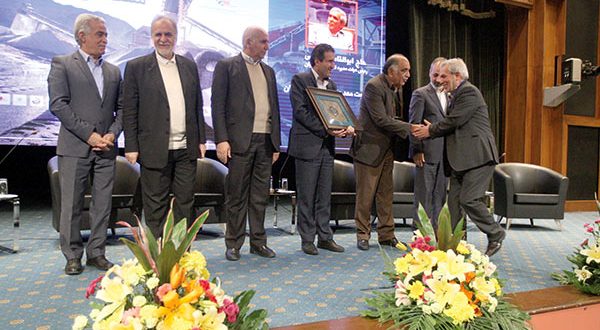 عدهای مواد معدنی را بــه «ثمن بخس» فروختند