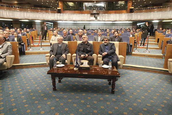 تولیدکنندگان صبوری کنند تا مشکلات حل شود