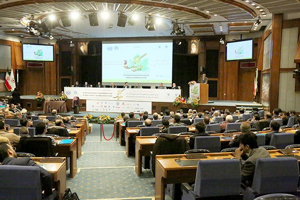 هلدینگ، جداسازی مالکیت از مدیریت