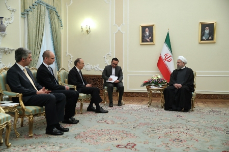 روحانی: تقویت همکاری های بانکی و بیمه ای/مانعی در مسیر توسعه روابط تهران – لیسبون نیست