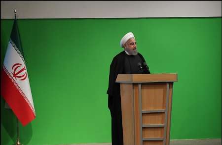 روحانی: افتخار می کنیم که سیاست نتوانسته در بخش سلامت رخنه کند/دارو 20 درصد ارزان‌تر به دست مردم می‌رسد