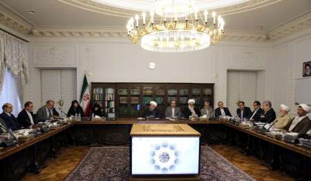 روحانی: جهت گیری دولت در اقتصاد مقاومتی با قدرت بیشتری ادامه می یابد/ مشارکت حداکثری و رقابت اخلاقی و پرشور، انتخابات را به افتخار ملی تبدیل می کند