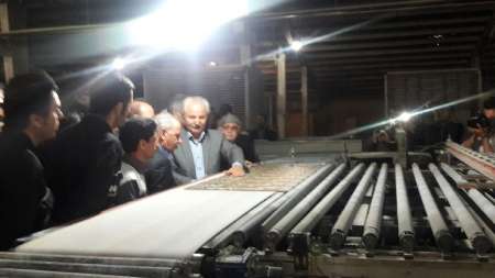 بازدید معاون رئیس جمهوری از کارخانه کاشی کسری دهگلان