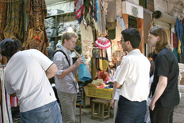 هر ۶ گردشگر خارجی یک گره از بیکاری می‌گشاید