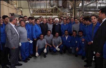 روحانی: استقلال اقتصادی، خوداتکایی و خودکفایی کشور در سایه توسعه تولید ملی است