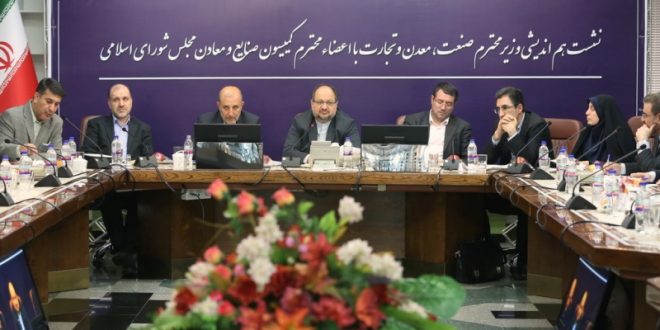 شریعتمداری: 88 طرح صنعتی با سرمایه گذاری مستقیم خارجی در حال اجراست