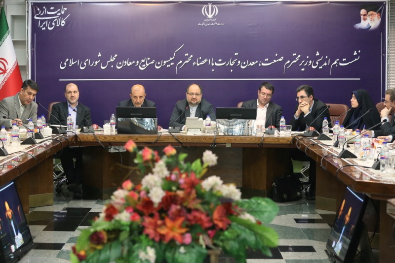 شریعتمداری: 88 طرح صنعتی با سرمایه گذاری مستقیم خارجی در حال اجراست‌